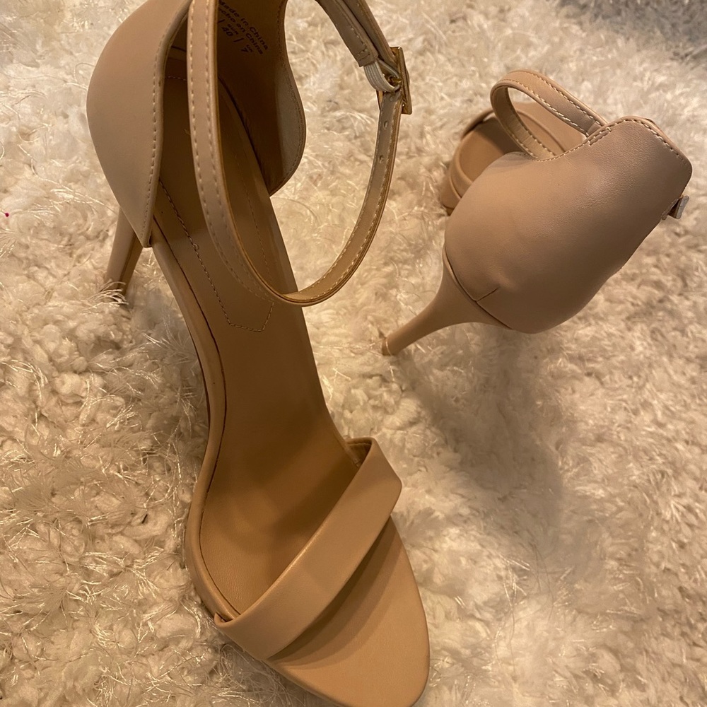 New!!!! Aldo Heeled Sandals nude color us 9